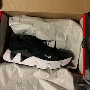 Nike Ryz 365 size 9.5